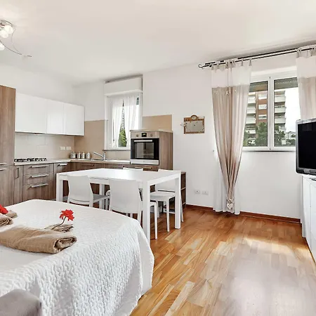 Alessia's Flat - Perini Апартаменты
