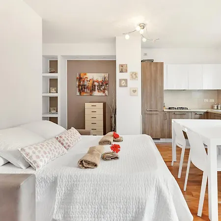 Alessia's Flat - Perini شقة
