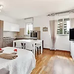 Alessia's Flat - Perini Lägenhet