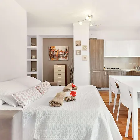 Alessia's Flat - Perini Appartement *